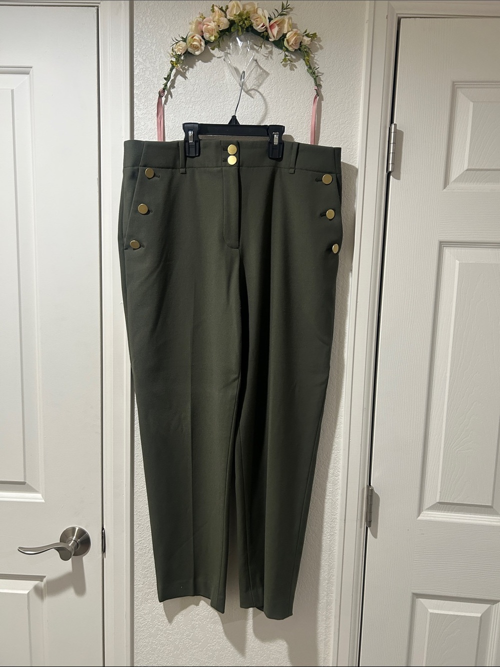 Club Monaco Byllie Olive Tailored Pant - Picture 2 of 4
